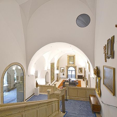 莱昂酒店 外观 照片 Interior of the museum