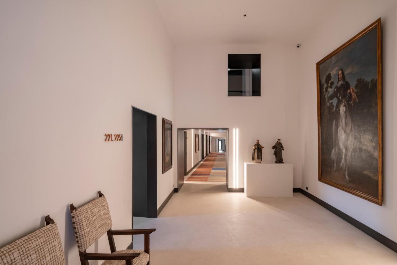 莱昂酒店 外观 照片 Interior of the museum
