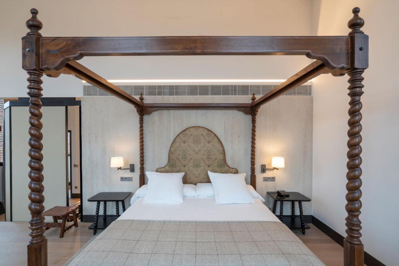 莱昂酒店 外观 照片 A bedroom at the hotel