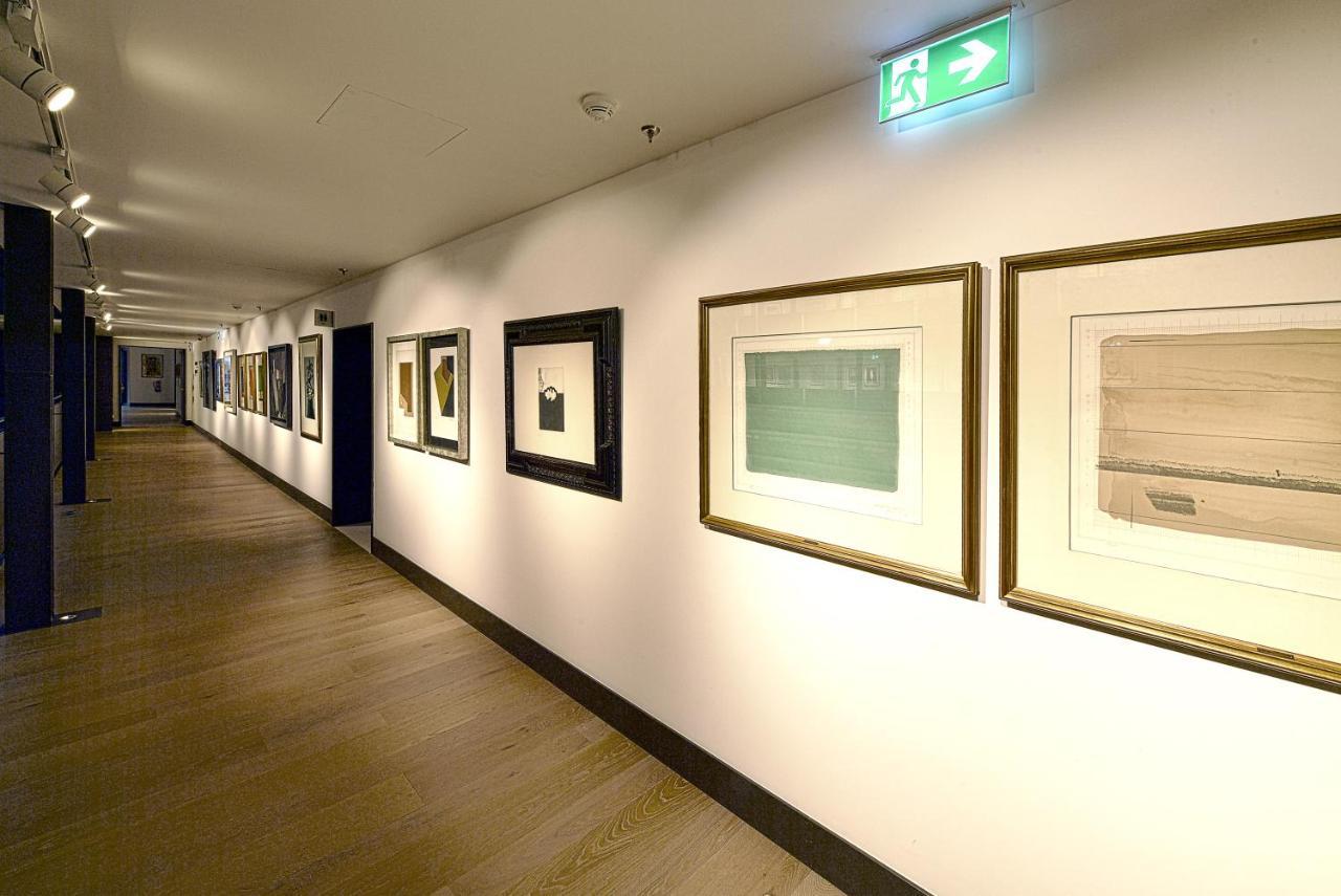 莱昂酒店 外观 照片 The Art Gallery