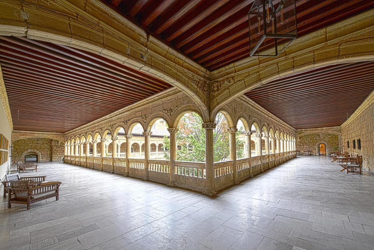 莱昂酒店 外观 照片 The University of Navarra
