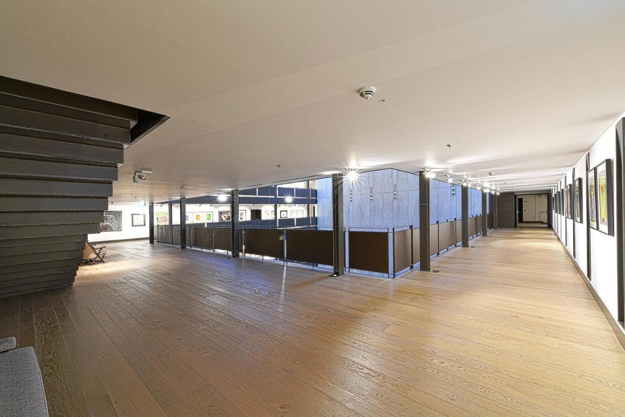 莱昂酒店 外观 照片 The interior of the gallery