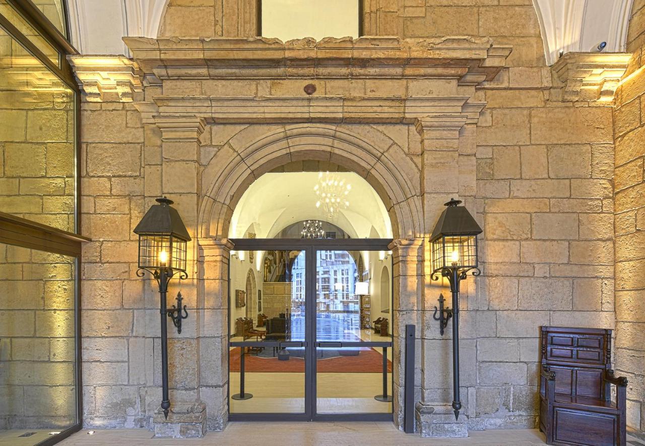 莱昂酒店 外观 照片 Entrance to the hotel