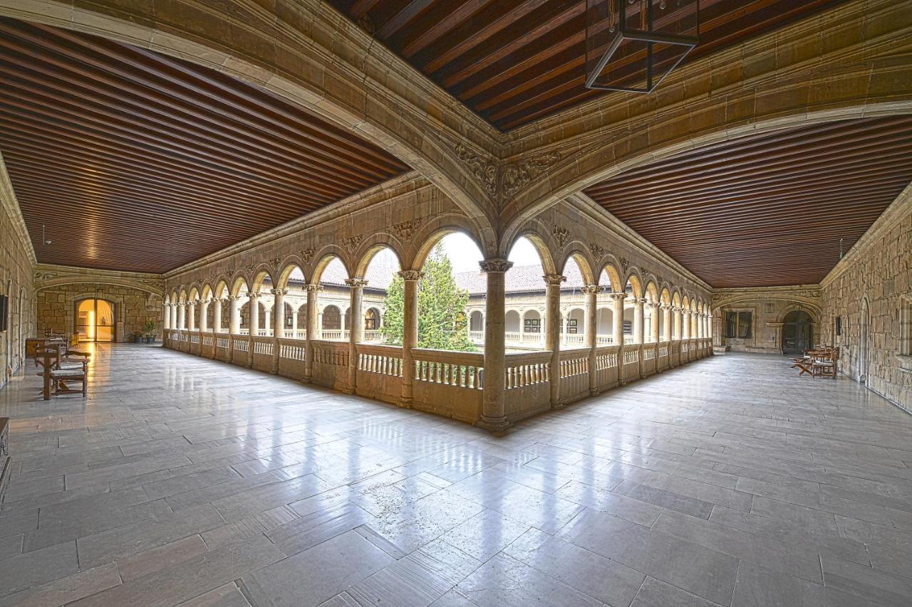莱昂酒店 外观 照片 University of Murcia