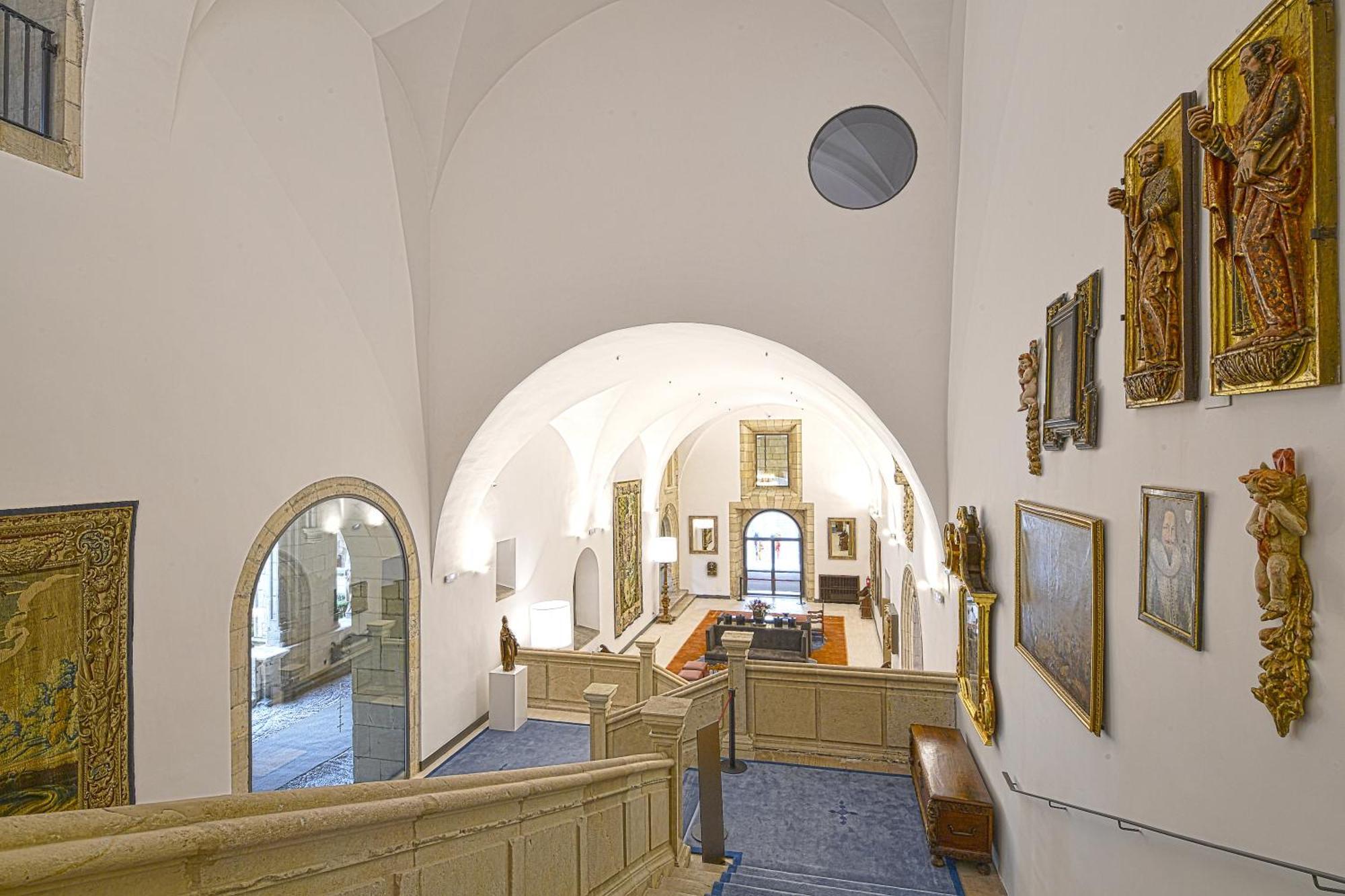 莱昂酒店 外观 照片 Interior of the museum