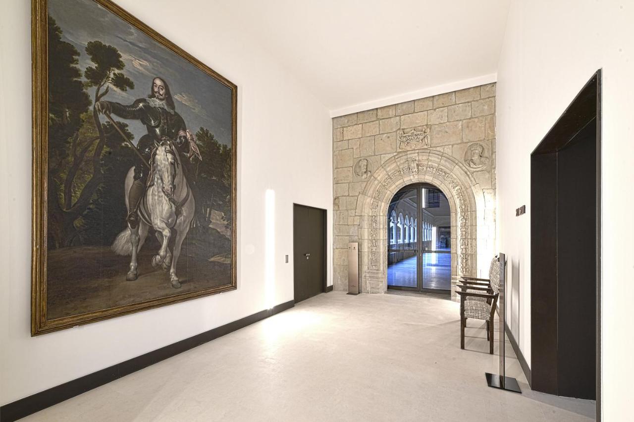 莱昂酒店 外观 照片 Interior of the museum