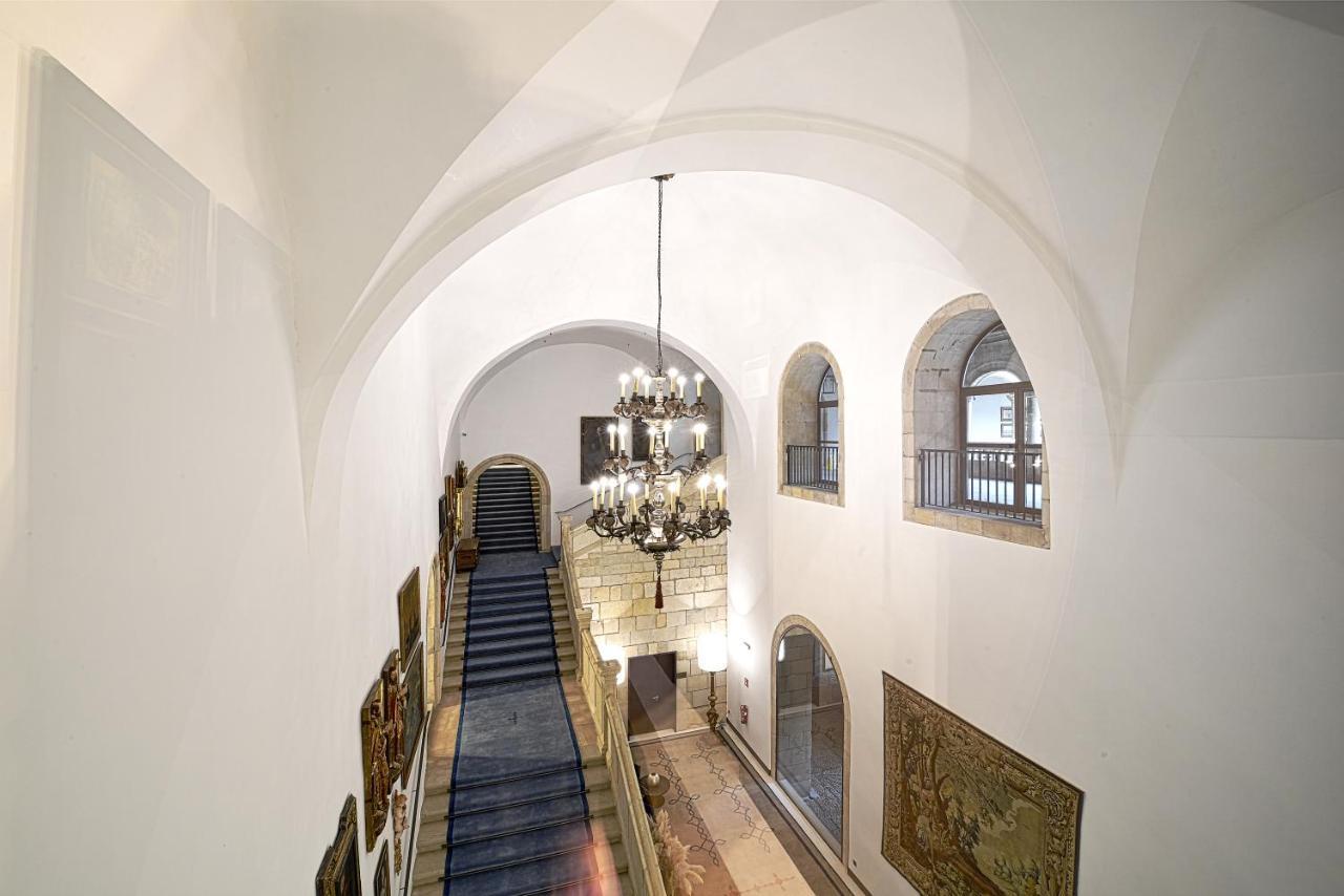 莱昂酒店 外观 照片 Interior of the museum