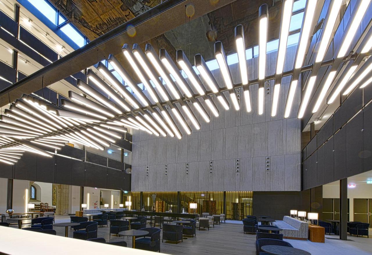 莱昂酒店 外观 照片 The interior of the library