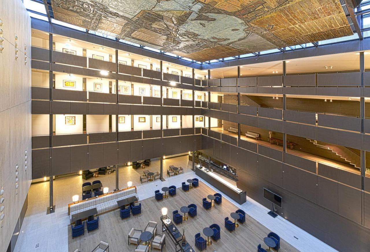 莱昂酒店 外观 照片 The atrium of the new building