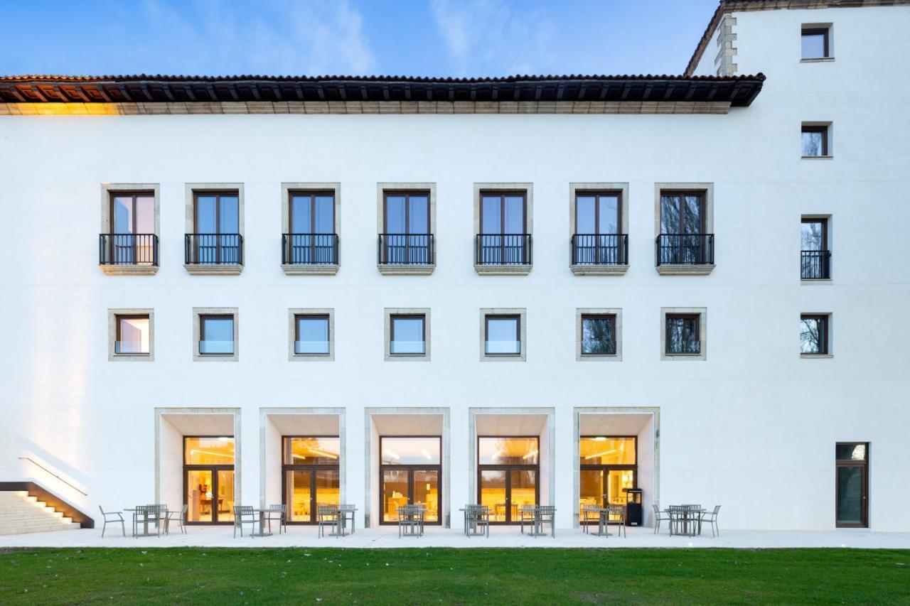 莱昂酒店 外观 照片 The main building of the hotel